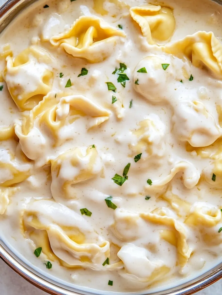 Un bol de tortellinis à l’ail et parmesan.