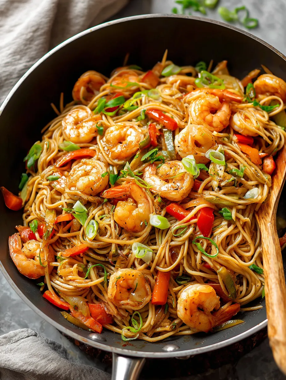 Un bol de crevettes et légumes.