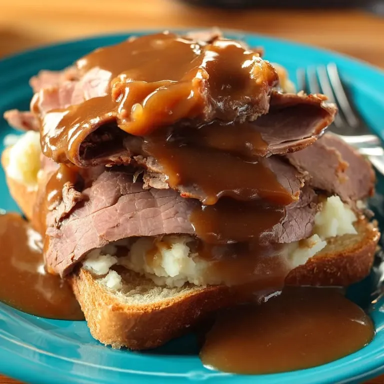 Assiette de viande nappée de sauce.