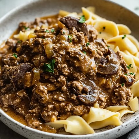 Un bol de stroganoff au bœuf haché.